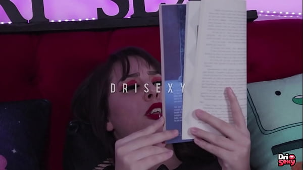 Play MP4 - novinha lendo Harry Potter peladinha &vert; Dri Sexy