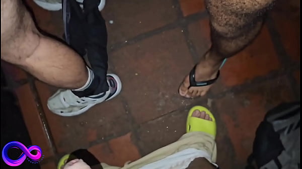 CABINE DE UM BAR DO SEXO COM TRES HOMENS CURTINDO O SEXO AS ESCURAS - FULL ON SHEER 