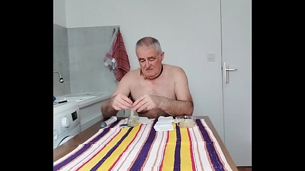 Play MP4 - Je ne peux vivre que parce que mon Ma&icirc;tre allemand me le permet&period;