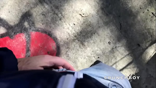 Jeune Hetero Bais&eacute; En Exhib Dan Dsun Parc Public thumbnail