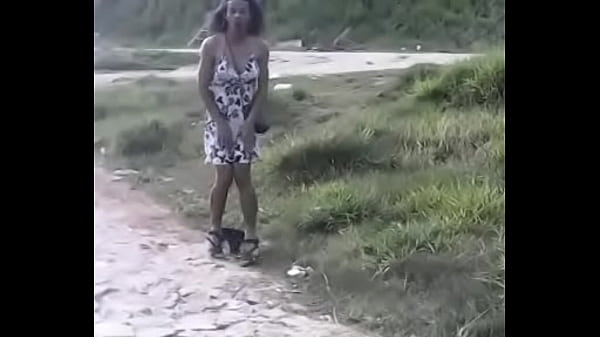 Caiu a calcinha she lost her panties se lecaen las bragasal suelo