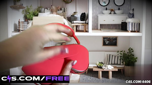 Petite plaything&rsquo;s giantess tiny home hunt with naughty sfx