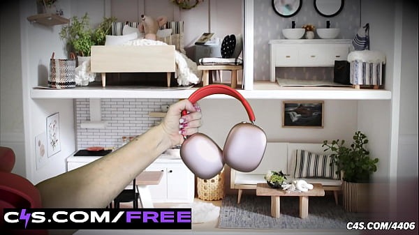 Petite plaything&rsquo;s giantess tiny home hunt with naughty sfx 