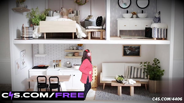 Petite plaything&rsquo;s giantess tiny home hunt with naughty sfx 