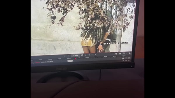 Besitos en el pene en via publica