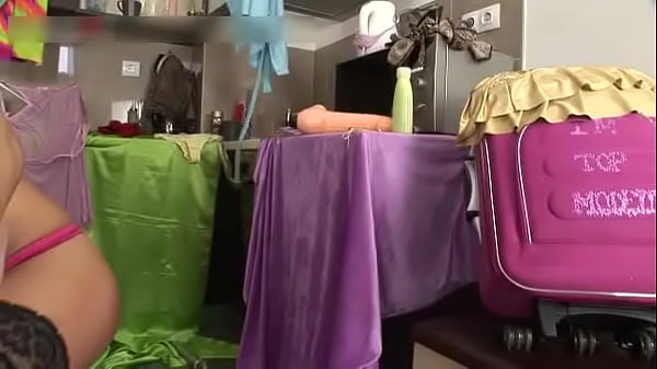 Nonton Blonde Whore Gets Her Tight Pussy Fisted thumbnail