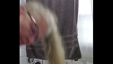 Nonton Caught My "stepmom" Enjoying The Water Coming Out Of The Shower Head And She Masturbates! thumbnail