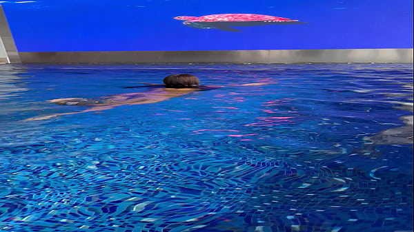 Nonton Monika Fox In Purple Bikini Swims In Pool & Poses By Window Against Background Of City (free) thumbnail