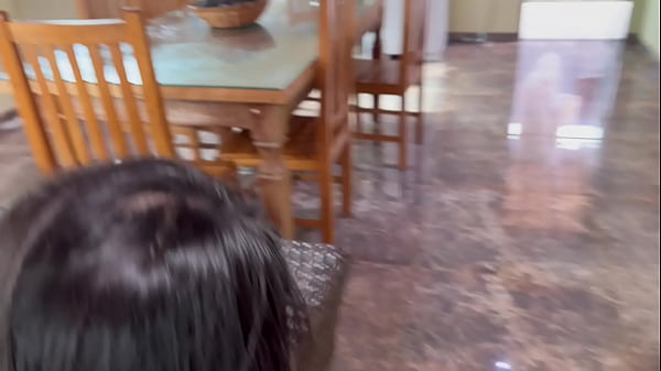 Play MP4 - Fiz um agrado aos amigos do meu marido&comma; enquanto ele cochilava no quarto&period;