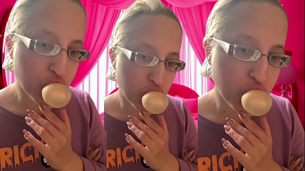 Asmr boom bubbles gum 