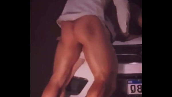 Play MP4 - Despues de unos tragos le mamo la polla al vecino afuera de su casa y termina follandome a pelo y su esposa adentro de la casa