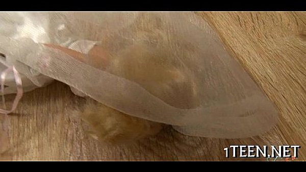 Babe pleasures man with oral-service 