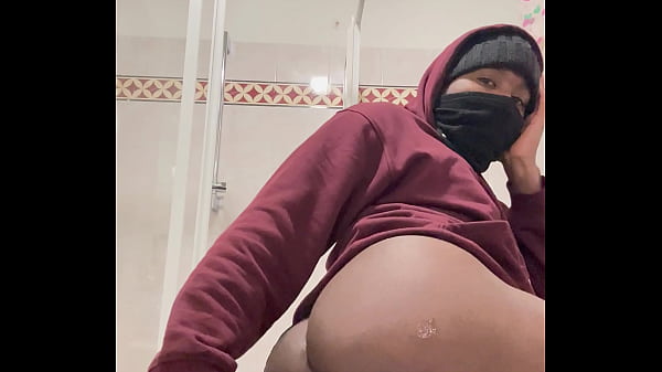 Playing with my hole 