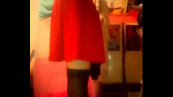 Modelando mi vestido rojo