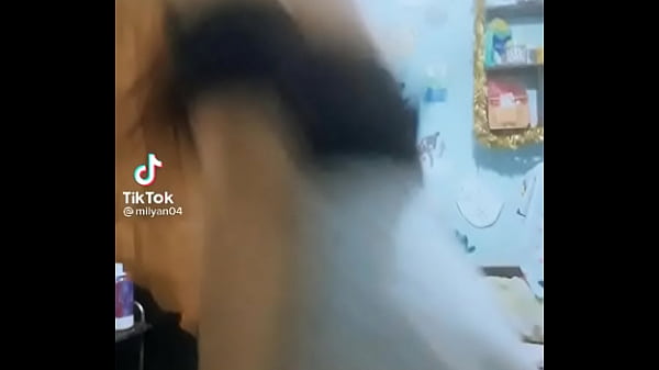 Nonton Bailando Con Falda thumbnail