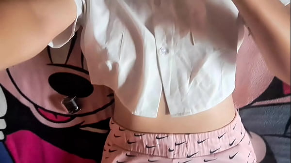 ¡Estoy TAN CALIENTE por esta mesa! ¡Orgasmo intenso! Porno gratis de frotamiento de coño