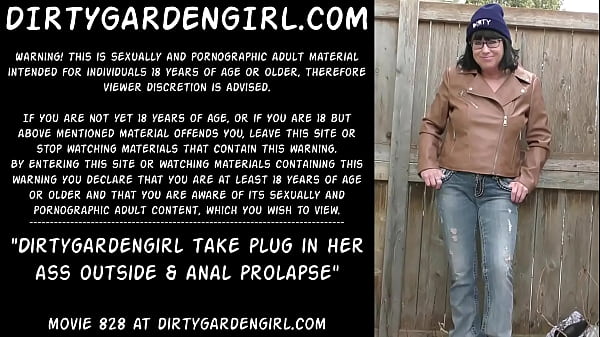 Dirtygardengirl take plug in her ass outside anal prolapse