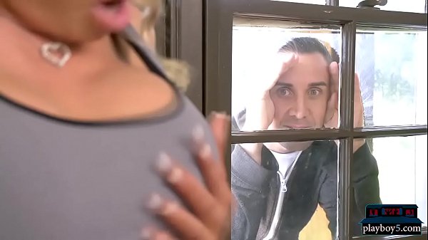 Play MP4 - Stepmom MILF Briana Banks oral sex and kitchen fuck