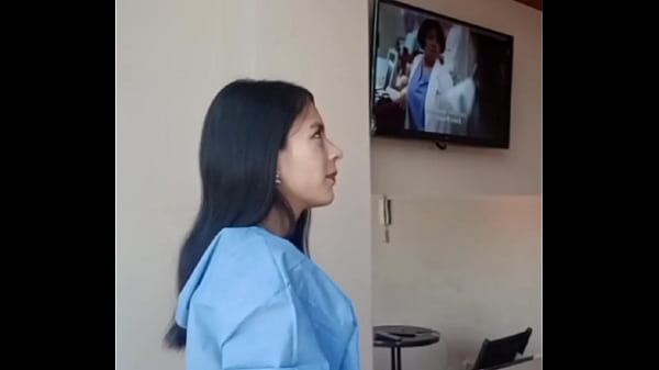 Que buena uniformada_Paso al_consultorio y meda una_mamada de los Dioses SI_SEÑORITA VOY A_LLEGAR MUCHAS VECES Y A_SER SU CLIENTE DIGO SU PACIENTE_FIEL SOLO DÉJEME AGARRARLE MÁSEL COÑO