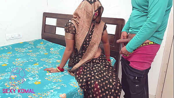 Play MP4 - बिहारी कोमल भाभी जेठ जी को पानी देने गई तो चक्कर आयी गिर गयी जेठ जी पर  वही पर घूँघट के अध् सुरु हुआ खेल