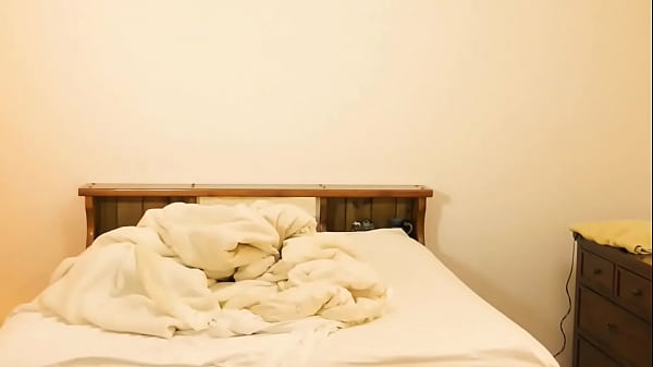 Play MP4 - Summer's Holiday Cat Strip To Nude