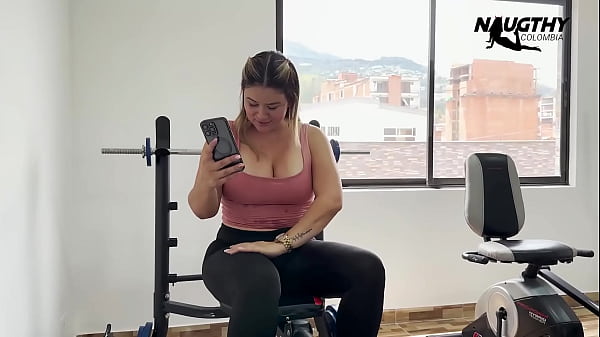 He masturbates in the gym when he talks to his lover 