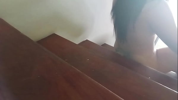 Nonton Camera Pegou A Mulher Do Coroa Transando O Porteiro Na Escada thumbnail