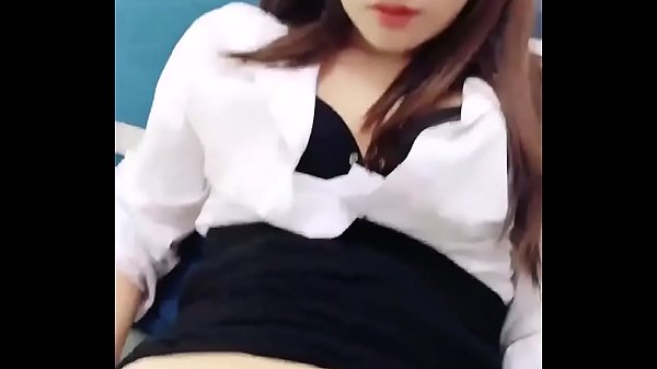 網紅劉婷精彩演繹學生看到老師穿著高跟絲襪