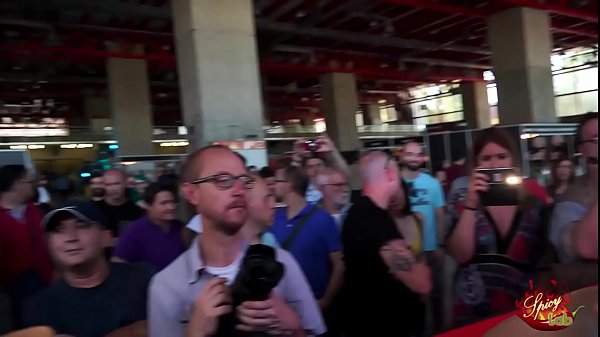 Scopate non stop sul palco di spicylab al salone erotico di madrid con le pornostar in calore luna dark yukikon e yelena vera scopate senza sosta ma con tanti orgasmi da capitano eric e sheri taliani