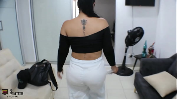 Hijastro deja semen por toda la casa antes de follarse a madrastra PARTE 1 video thumbnail