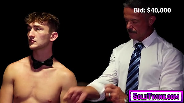 Reece Scott hands over Colton FOx to one of the bidder Max Sargent 