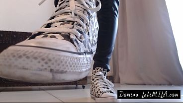 Nonton L&egrave;che Mes Semelles Crades &ndash; Viens Renifler Mes Pieds Odorants Et Sales thumbnail