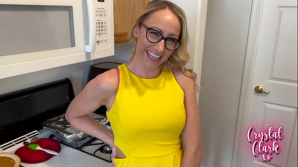 Play MP4 - Stepmom Stuffed By Stepson On Thanksgiving