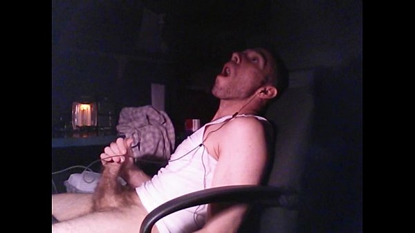 Play MP4 - Jerking off at the office after hours