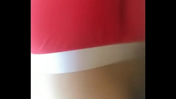 Khoe m&ocirc_ng sịp đỏ