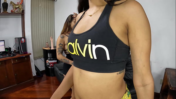 Play MP4 - Por tr&aacute;s das c&acirc;meras na primeira vez de Lexi Mallet na mans&atilde;o