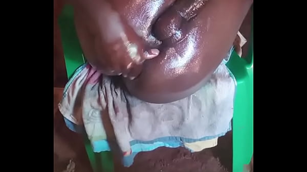 Play MP4 - Big black oiled dick Cumming in a unique position