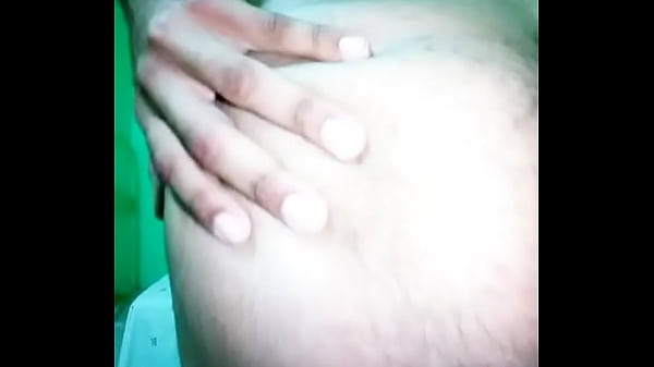 Chico caliente muestra el ano 