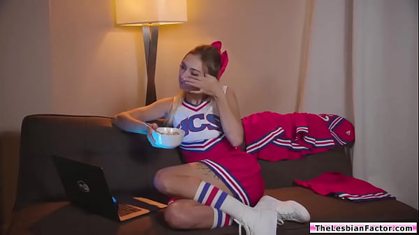 Nonton Harmony Rivers Comforts Her Girlfriend Chloe Temple. Chloe Feels Better And Gets Horny After They Kiss. She Licks Her Pussy And Fucks Her With Dildo. thumbnail