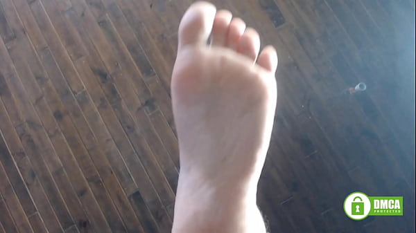 Foot Worship Of Giantess thumbnail