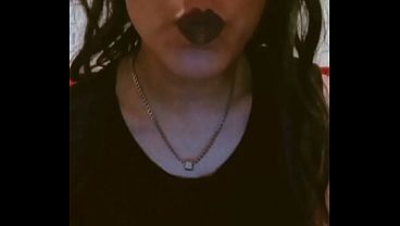 Nonton Escupiendo De Cerca A La C&aacute;mara thumbnail