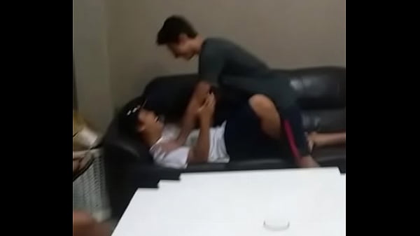 Play MP4 - JAPA NOVINHO SENDO FUDIDO POR ITALIANO BOMBADO