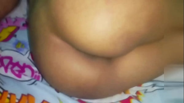 Play MP4 - Jovencita cachonda y morena follando con gordo maduro