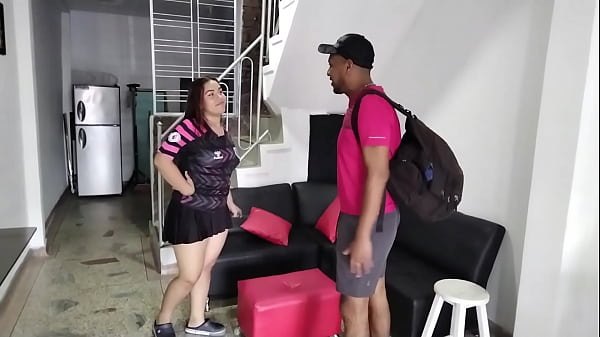 LE BRINDO HOSPEDAJE Y YA QUE ESTOY TAN_CACHONDAME PAGAFOLLANDOME EL COÑO 1 parte