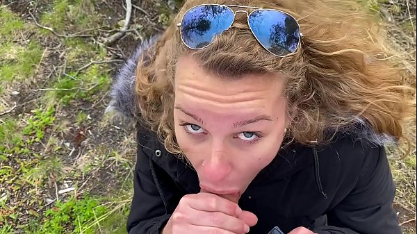 Je lui pompe sa grosse queue en plein_milieu de la foret_en Argentine