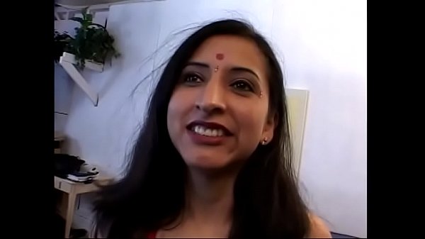 Play MP4 - Two studs fuck indian bitch's shaved cunt and ass in interracial threesome