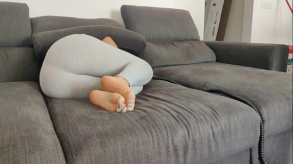 Play MP4 - Camera caught stepcousin inside the sofa showing feet soles