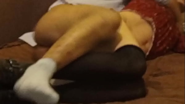 Play MP4 - Encuentro casual con travesti de closet&comma; dominado en privado