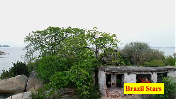 Nonton On A Desert Island In The Pacific With Marsha Love thumbnail