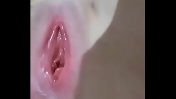 Morra muy puta ,le gusta exhibirse. 